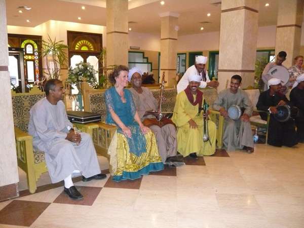 Kharga-2010-Béatrice-&-Musiciens-du-Nil-2